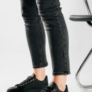 Flat sneakers τύπου tennis με κροκό υφή ΜΑΥΡΟ Flat sneakers τύπου tennis με κροκό υφή ΜΑΥΡΟ