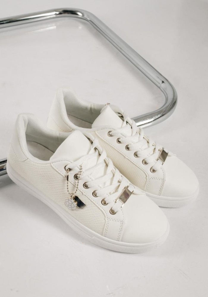 Flat sneakers τύπου tennis με κροκό υφή ΑΣΠΡΟ
