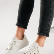 Flat sneakers τύπου tennis με κροκό υφή ΑΣΠΡΟ Flat sneakers τύπου tennis με κροκό υφή ΑΣΠΡΟ