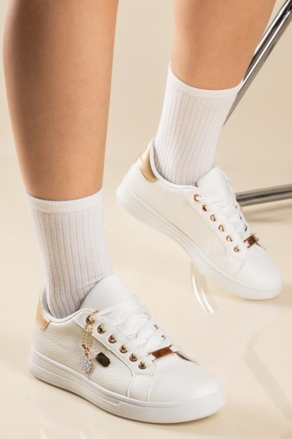 Flat sneakers τύπου tennis με κροκό υφή ΑΣΠΡΟ/ΧΡΥΣΟ Flat sneakers τύπου tennis με κροκό υφή ΑΣΠΡΟ/ΧΡΥΣΟ