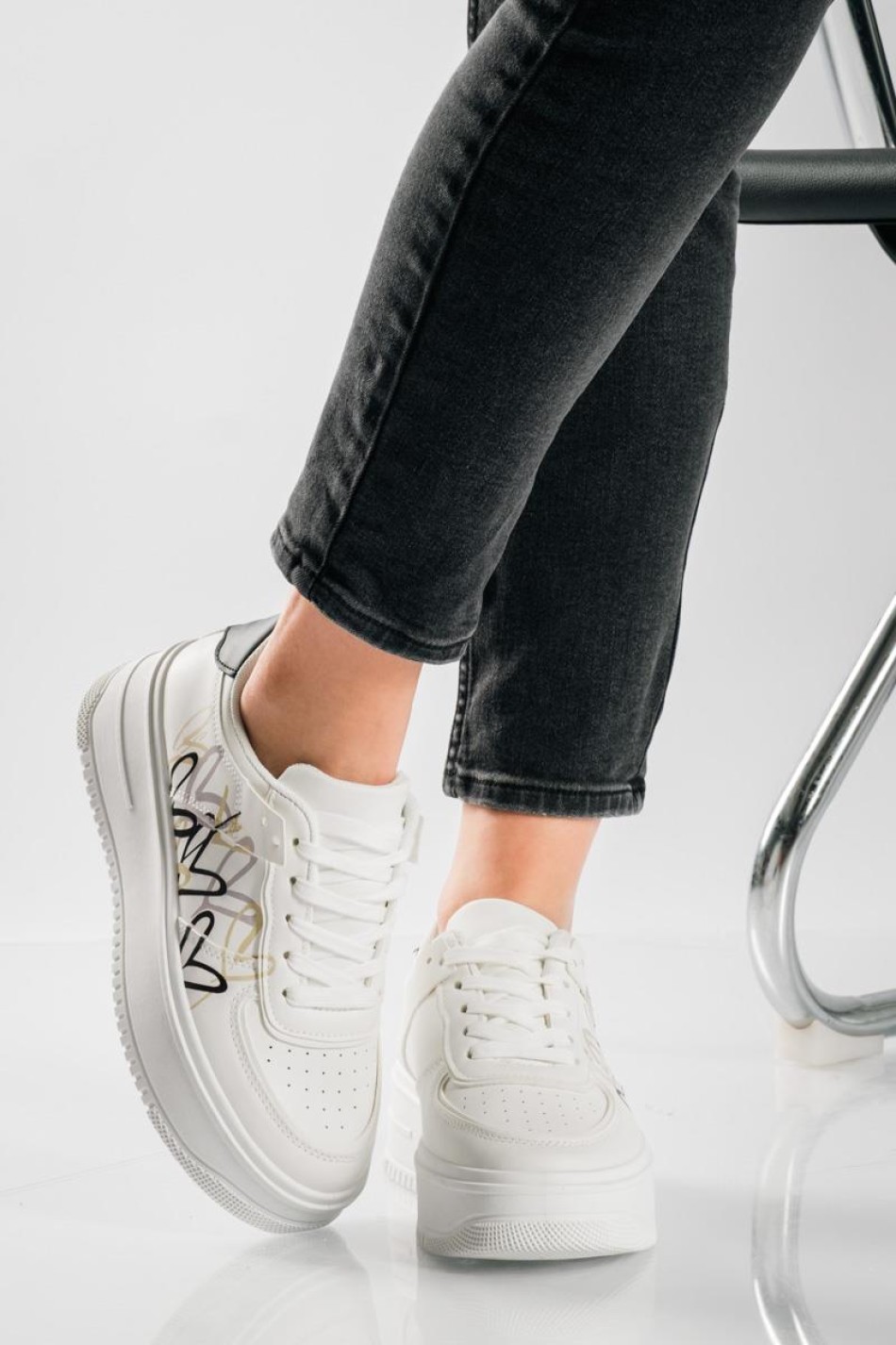 Double-sole sneakers με σχέδιο καρδούλες ΑΣΠΡΟ/ΜΑΥΡΟ