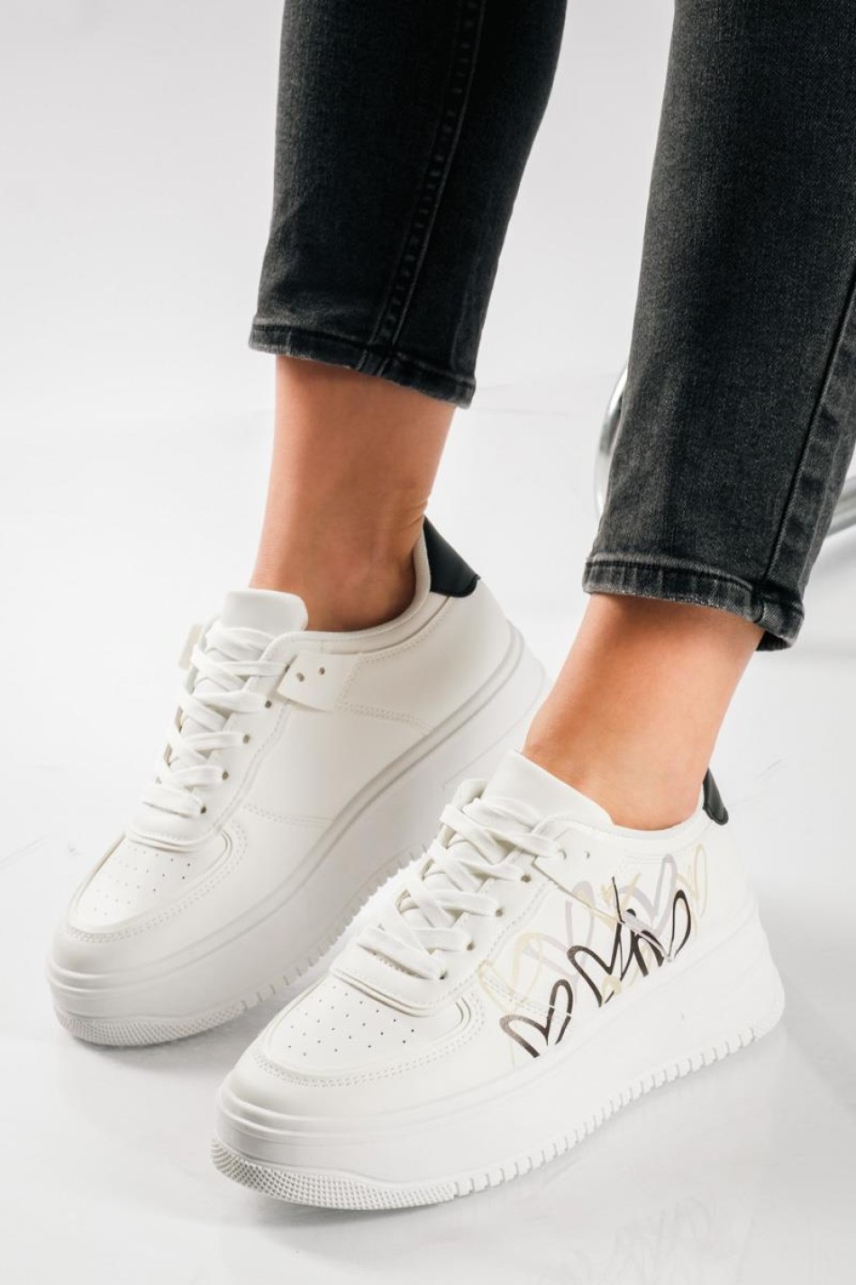 Double-sole sneakers με σχέδιο καρδούλες ΑΣΠΡΟ/ΜΑΥΡΟ Double-sole sneakers με σχέδιο καρδούλες ΑΣΠΡΟ/ΜΑΥΡΟ
