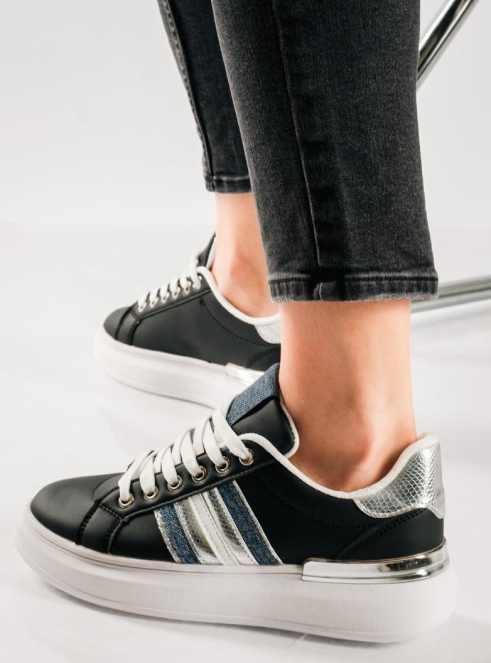 Δίσολα sneakers με denim λεπτομέρειες στο πλάι ΜΑΥΡΟ Δίσολα sneakers με denim λεπτομέρειες στο πλάι ΜΑΥΡΟ