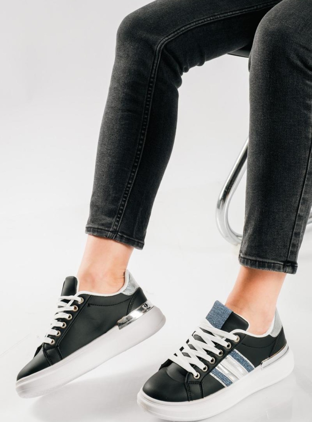 Δίσολα sneakers με denim λεπτομέρειες στο πλάι ΜΑΥΡΟ Δίσολα sneakers με denim λεπτομέρειες στο πλάι ΜΑΥΡΟ