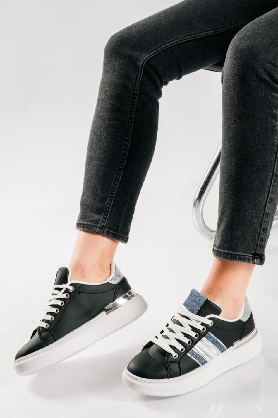 Δίσολα sneakers με denim λεπτομέρειες στο πλάι ΜΑΥΡΟ Δίσολα sneakers με denim λεπτομέρειες στο πλάι ΜΑΥΡΟ