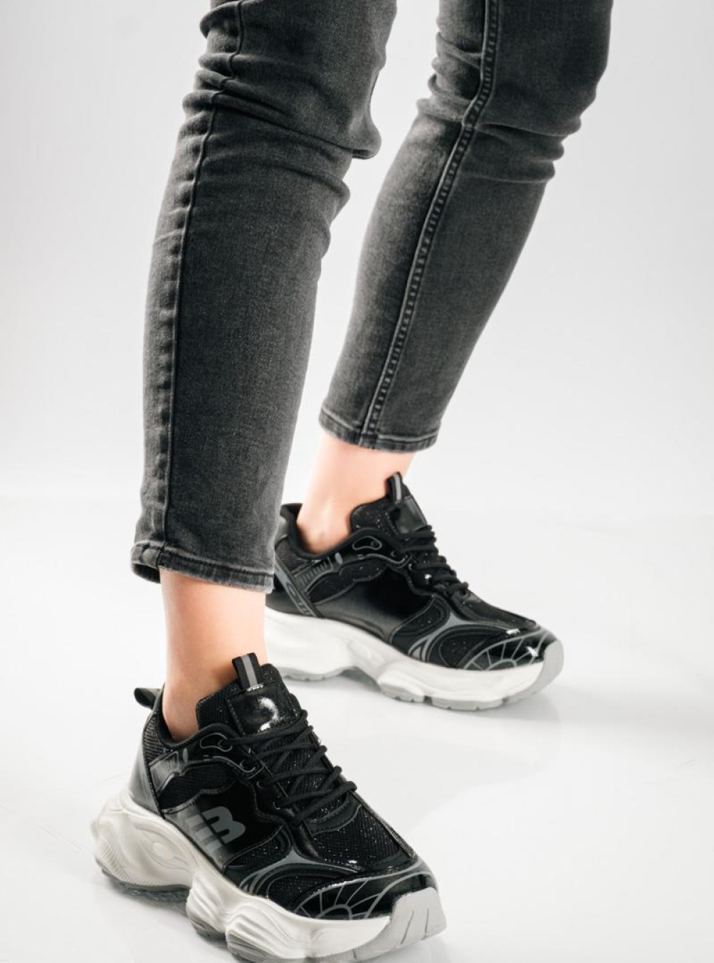 Chunky sneakers με διακριτικές λάμψεις και σχέδια ΜΑΥΡΟ Chunky sneakers με διακριτικές λάμψεις και σχέδια ΜΑΥΡΟ