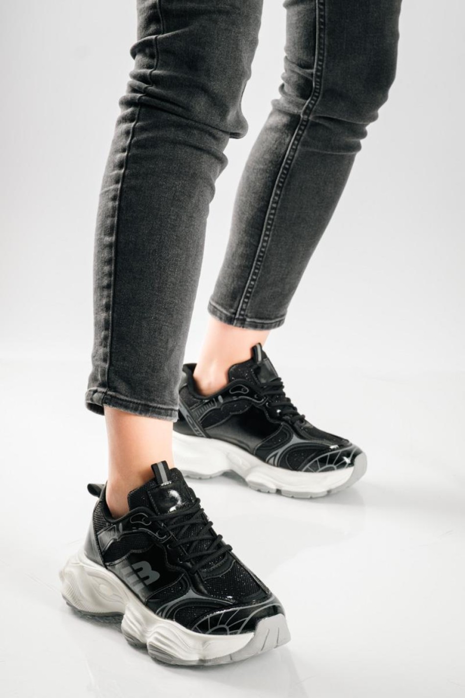 Chunky sneakers με διακριτικές λάμψεις και σχέδια ΜΑΥΡΟ Chunky sneakers με διακριτικές λάμψεις και σχέδια ΜΑΥΡΟ