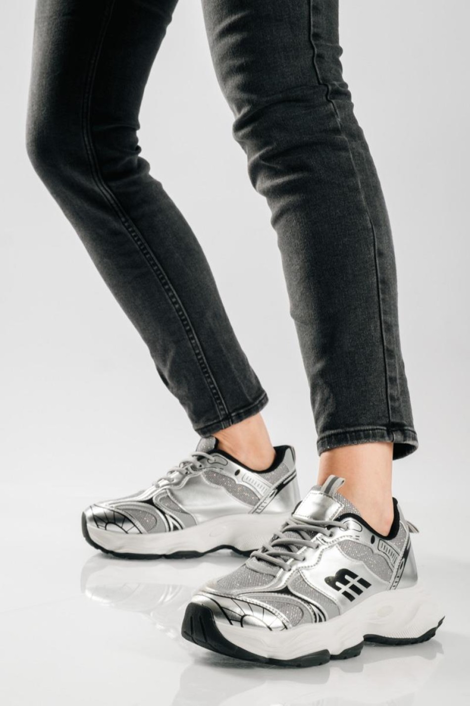 Chunky sneakers με διακριτικές λάμψεις και σχέδια ΓΚΡΙ
