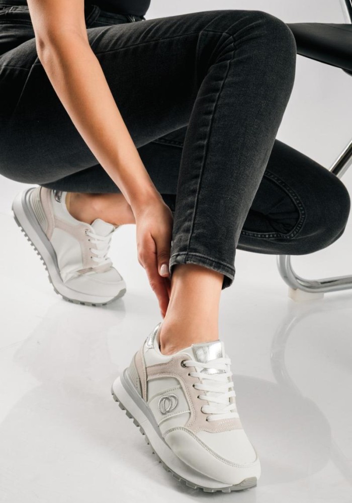 Δίσολα sneakers σε αθλητικό ύφος και minimal διχρωμία ΑΣΠΡΟ