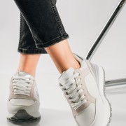 Δίσολα sneakers σε αθλητικό ύφος και minimal διχρωμία ΑΣΠΡΟ Δίσολα sneakers σε αθλητικό ύφος και minimal διχρωμία ΑΣΠΡΟ