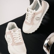 Δίσολα sneakers σε αθλητικό ύφος και minimal διχρωμία ΑΣΠΡΟ Δίσολα sneakers σε αθλητικό ύφος και minimal διχρωμία ΑΣΠΡΟ