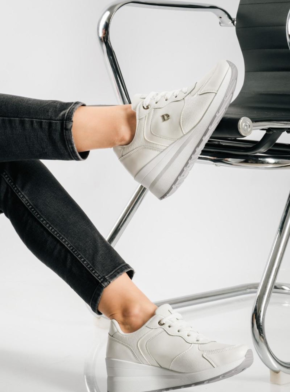 Casual sneakers με πλατφόρμα και διακριτικές κροκό λεπτομέρειες ΑΣΠΡΟ Casual sneakers με πλατφόρμα και διακριτικές κροκό λεπτομέρειες ΑΣΠΡΟ