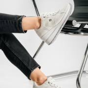 Casual sneakers με πλατφόρμα και διακριτικές κροκό λεπτομέρειες ΑΣΠΡΟ Casual sneakers με πλατφόρμα και διακριτικές κροκό λεπτομέρειες ΑΣΠΡΟ