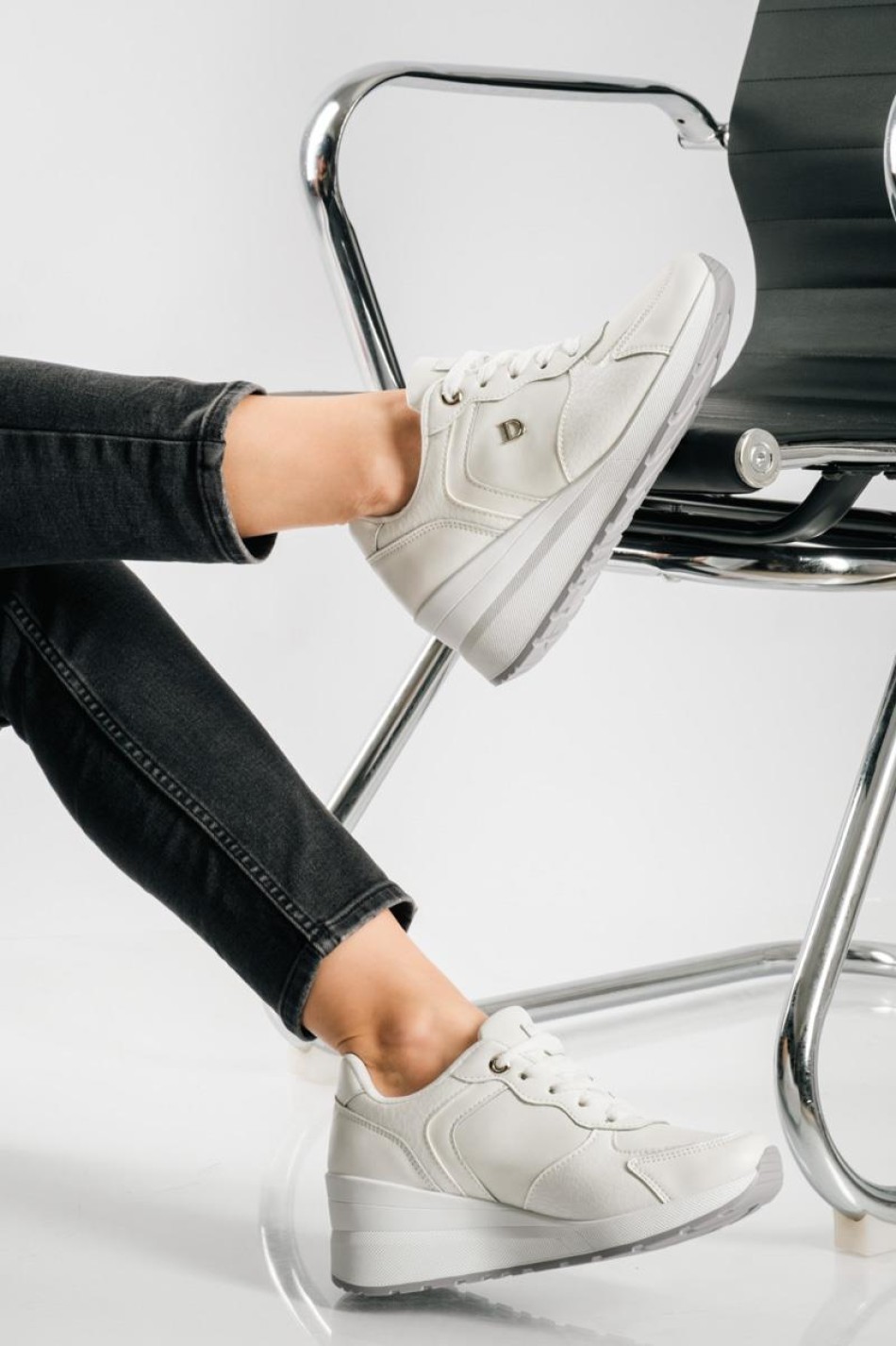 Casual sneakers με πλατφόρμα και διακριτικές κροκό λεπτομέρειες ΑΣΠΡΟ