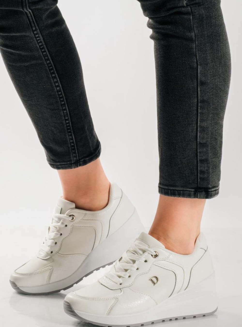 Casual sneakers με πλατφόρμα και διακριτικές κροκό λεπτομέρειες ΑΣΠΡΟ Casual sneakers με πλατφόρμα και διακριτικές κροκό λεπτομέρειες ΑΣΠΡΟ
