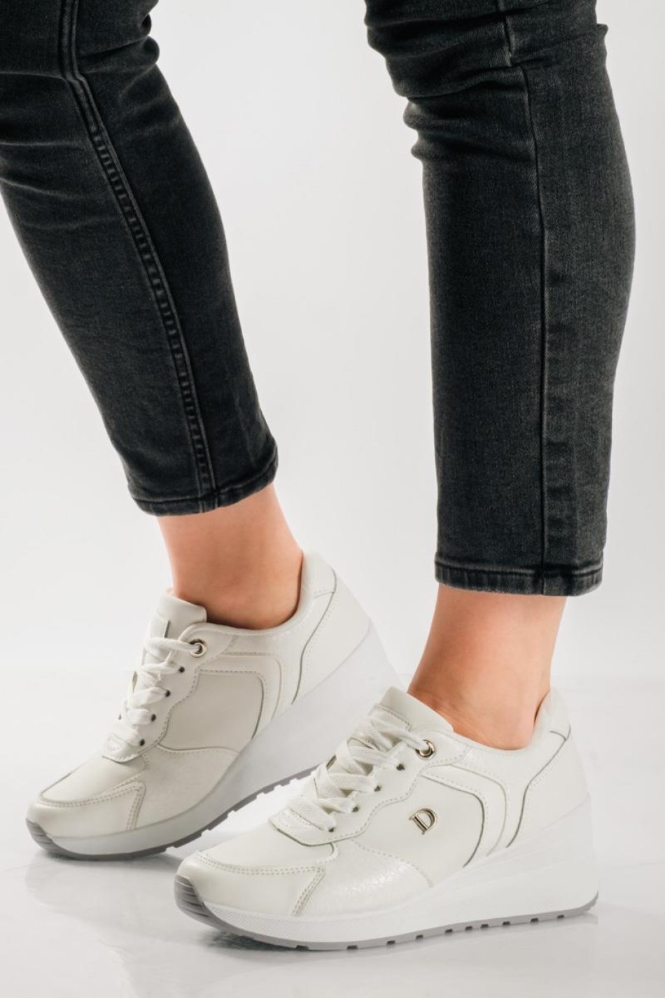 Casual sneakers με πλατφόρμα και διακριτικές κροκό λεπτομέρειες ΑΣΠΡΟ Casual sneakers με πλατφόρμα και διακριτικές κροκό λεπτομέρειες ΑΣΠΡΟ