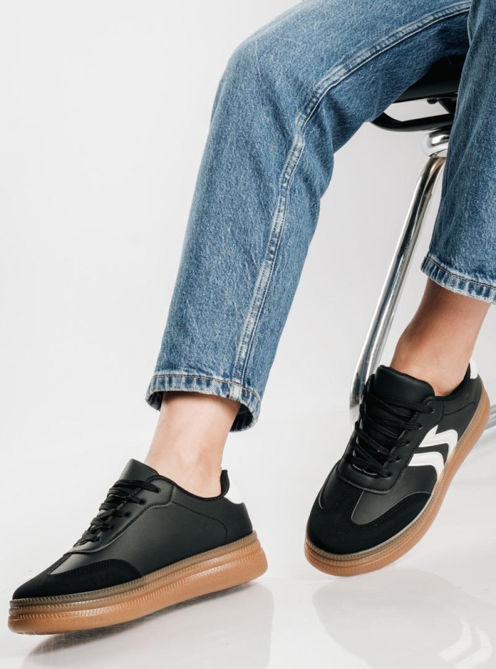 Retro sneakers με συνδυασμό χρωμάτων ΜΑΥΡΟ Retro sneakers με συνδυασμό χρωμάτων ΜΑΥΡΟ