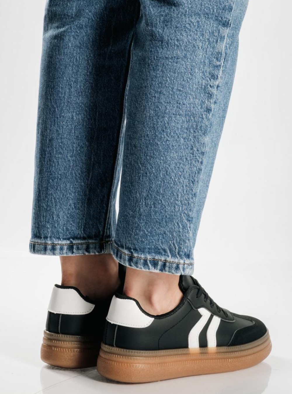 Retro sneakers με συνδυασμό χρωμάτων ΜΑΥΡΟ Retro sneakers με συνδυασμό χρωμάτων ΜΑΥΡΟ