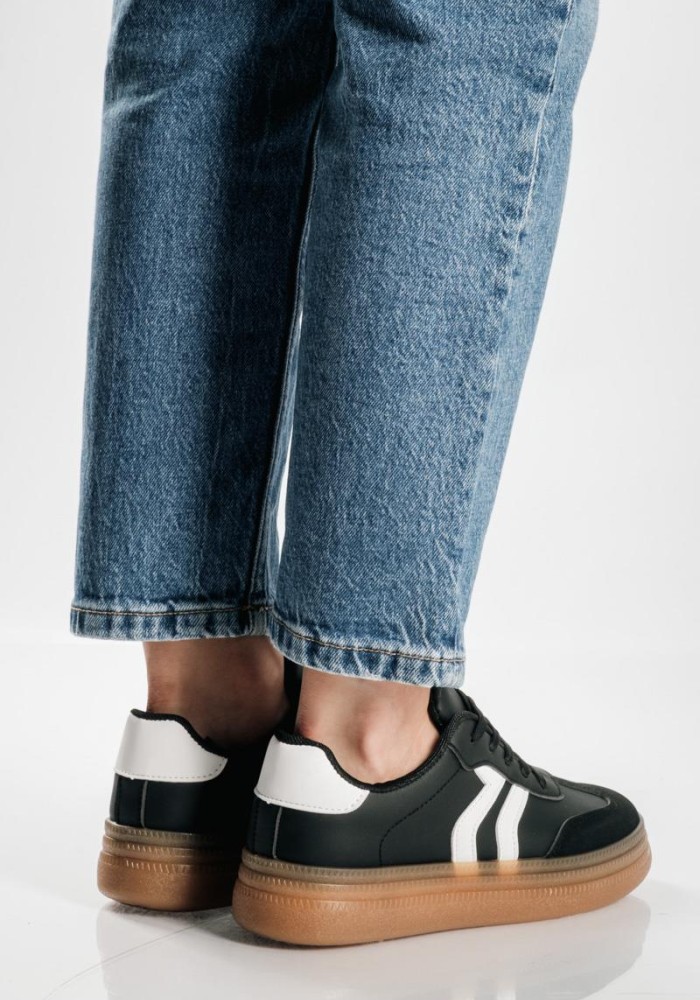 Retro sneakers με συνδυασμό χρωμάτων ΜΑΥΡΟ