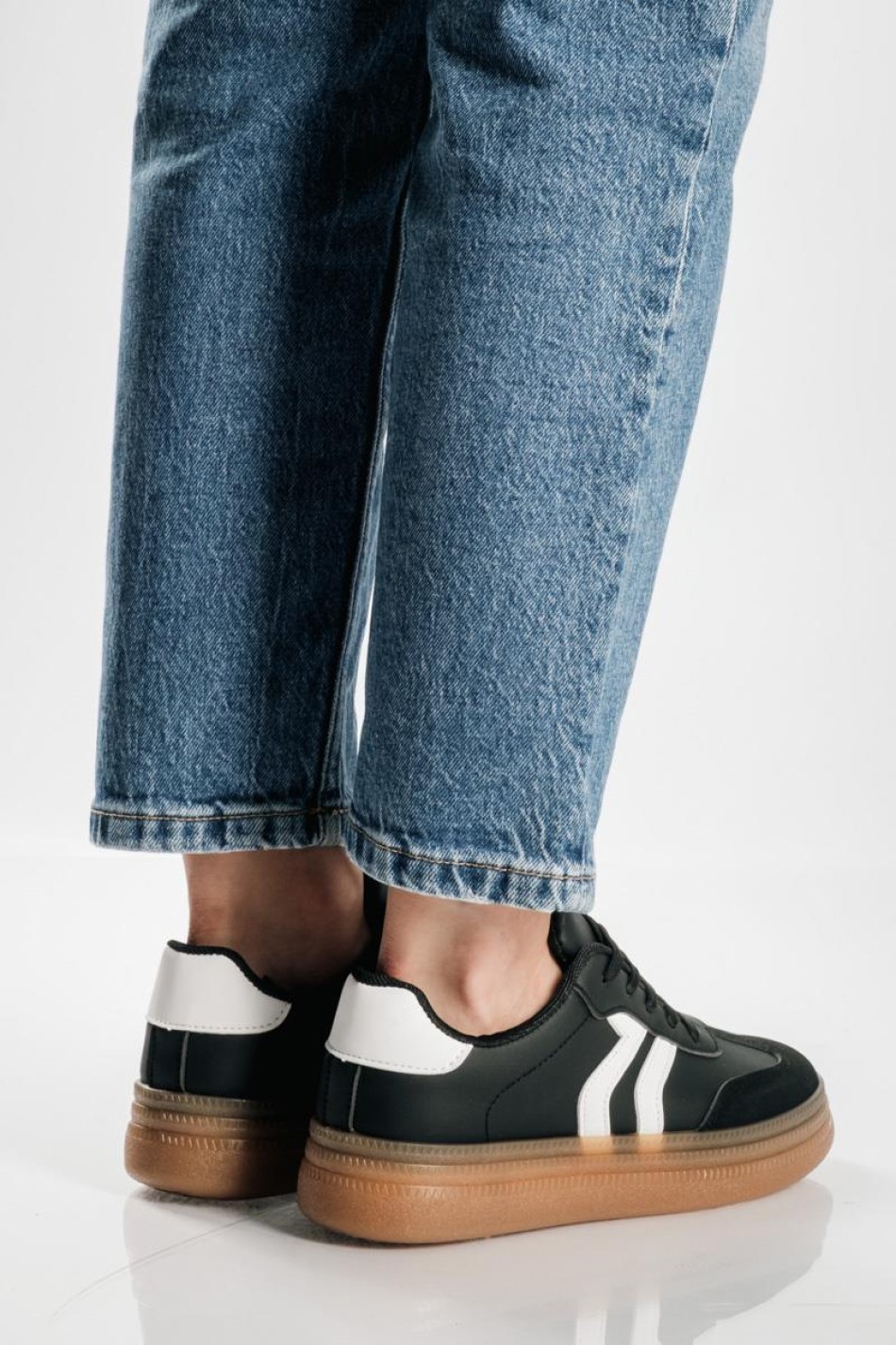 Retro sneakers με συνδυασμό χρωμάτων ΜΑΥΡΟ Retro sneakers με συνδυασμό χρωμάτων ΜΑΥΡΟ