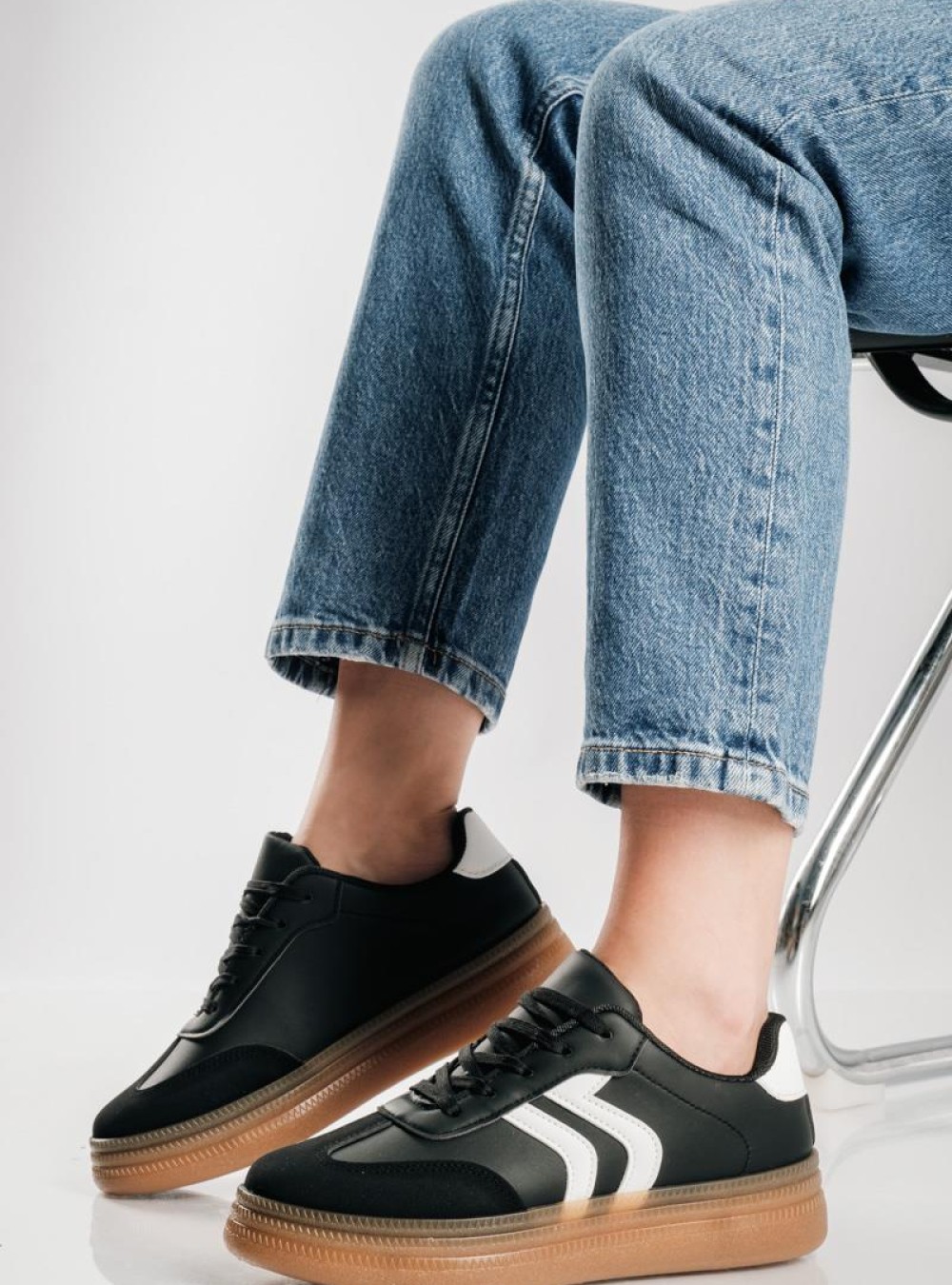 Retro sneakers με συνδυασμό χρωμάτων ΜΑΥΡΟ Retro sneakers με συνδυασμό χρωμάτων ΜΑΥΡΟ
