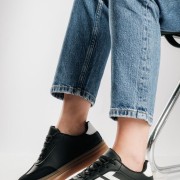 Retro sneakers με συνδυασμό χρωμάτων ΜΑΥΡΟ Retro sneakers με συνδυασμό χρωμάτων ΜΑΥΡΟ
