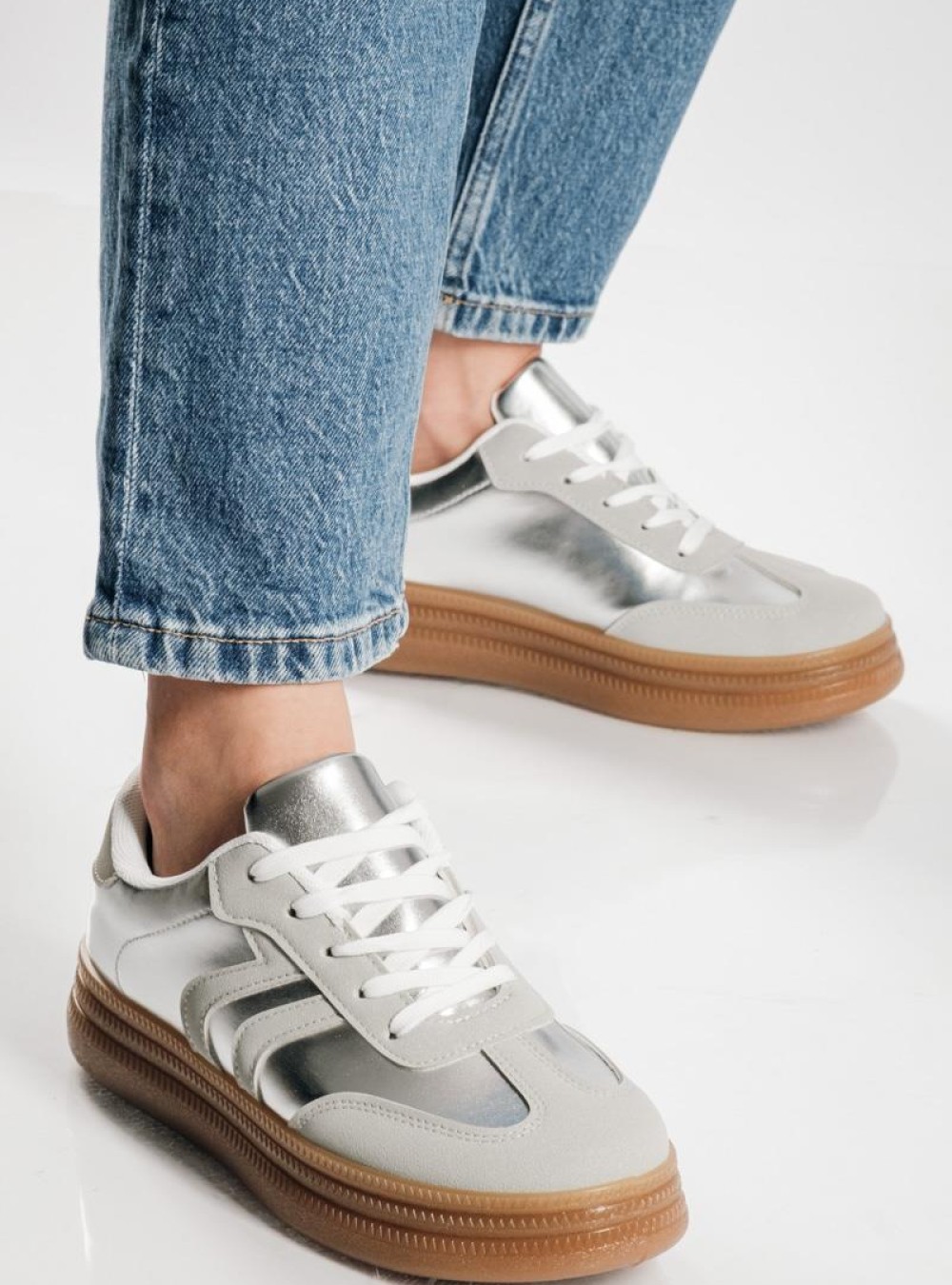Retro sneakers σε μεταλλικές αποχρώσεις ΑΣΗΜΙ Retro sneakers σε μεταλλικές αποχρώσεις ΑΣΗΜΙ