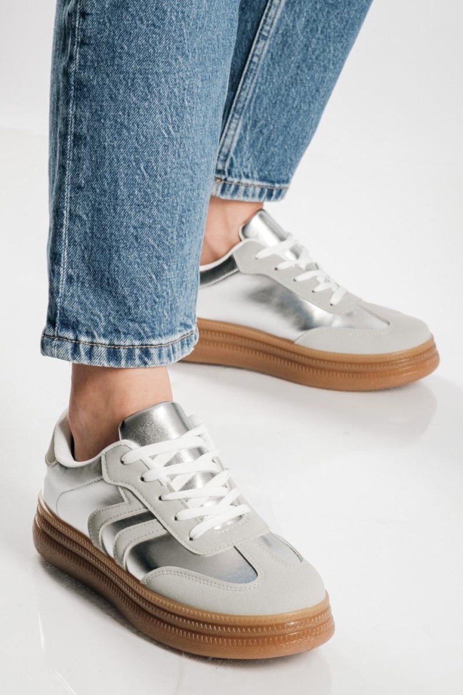 Retro sneakers σε μεταλλικές αποχρώσεις ΑΣΗΜΙ