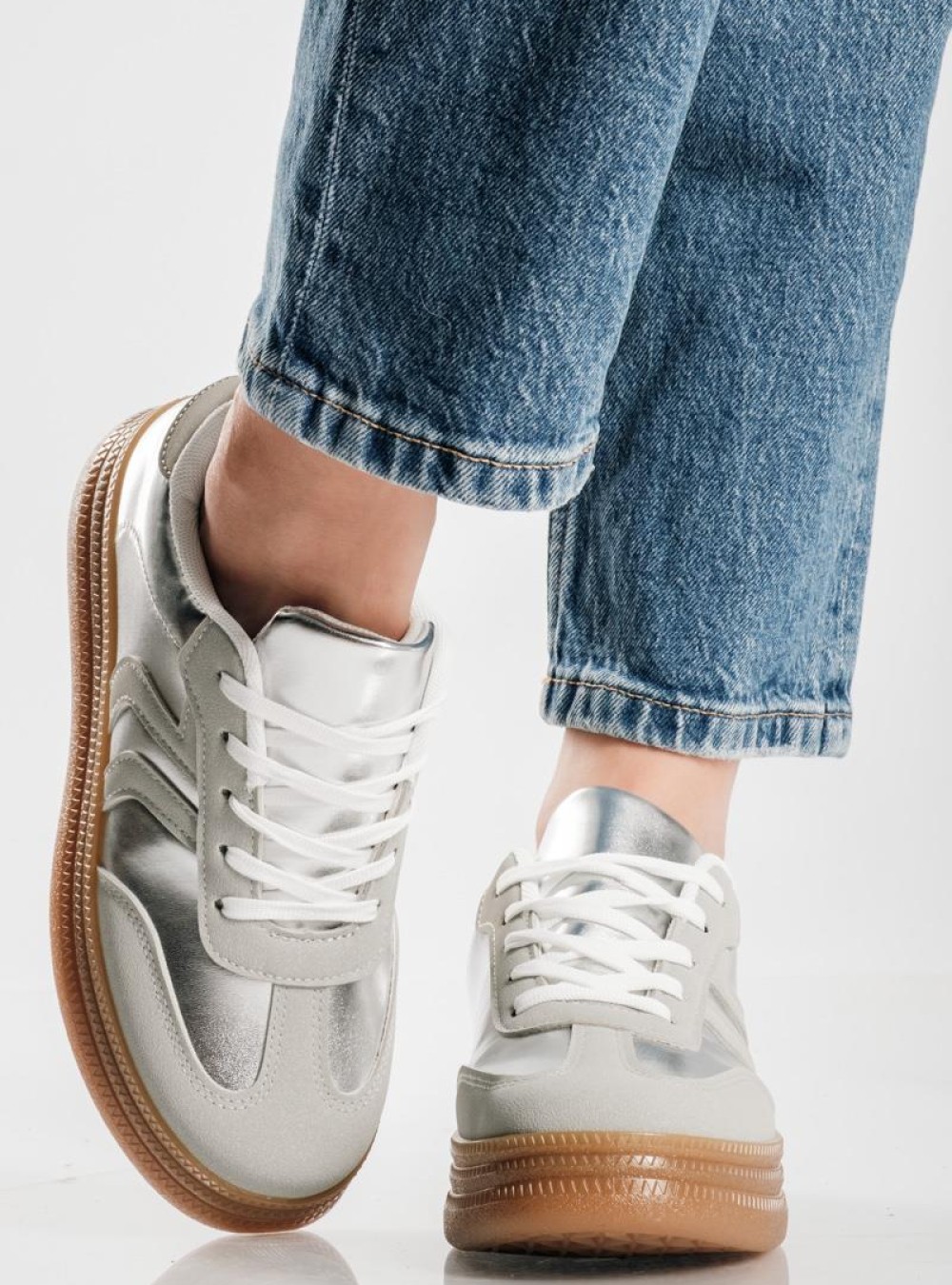 Retro sneakers σε μεταλλικές αποχρώσεις ΑΣΗΜΙ Retro sneakers σε μεταλλικές αποχρώσεις ΑΣΗΜΙ