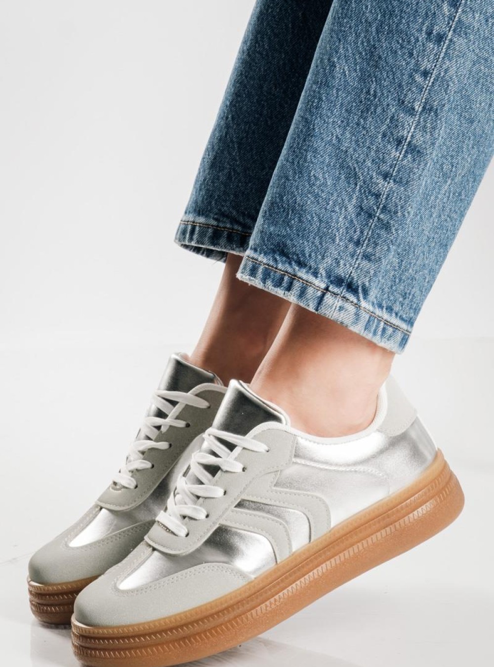 Retro sneakers σε μεταλλικές αποχρώσεις ΑΣΗΜΙ Retro sneakers σε μεταλλικές αποχρώσεις ΑΣΗΜΙ