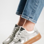 Retro sneakers σε μεταλλικές αποχρώσεις ΑΣΗΜΙ Retro sneakers σε μεταλλικές αποχρώσεις ΑΣΗΜΙ