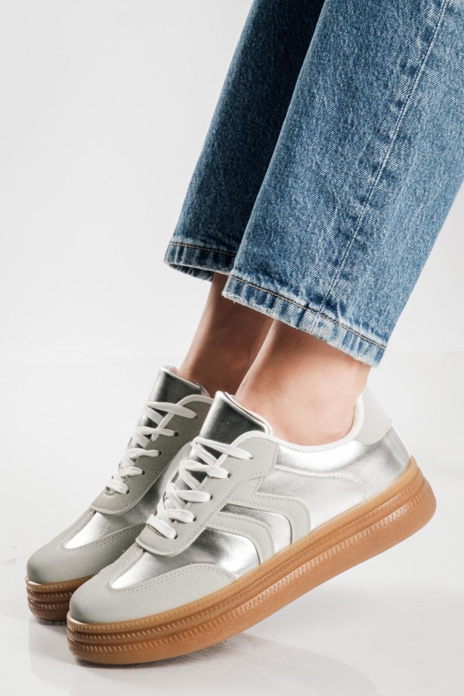 Retro sneakers σε μεταλλικές αποχρώσεις ΑΣΗΜΙ Retro sneakers σε μεταλλικές αποχρώσεις ΑΣΗΜΙ