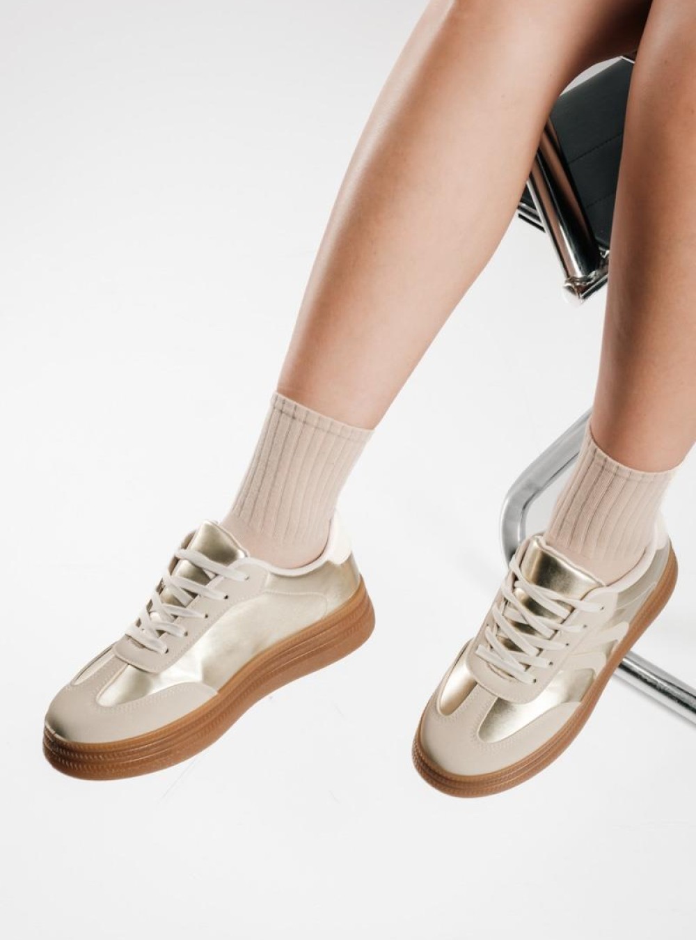 Retro sneakers σε μεταλλικές αποχρώσεις ΧΡΥΣΟ Retro sneakers σε μεταλλικές αποχρώσεις ΧΡΥΣΟ