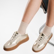 Retro sneakers σε μεταλλικές αποχρώσεις ΧΡΥΣΟ Retro sneakers σε μεταλλικές αποχρώσεις ΧΡΥΣΟ