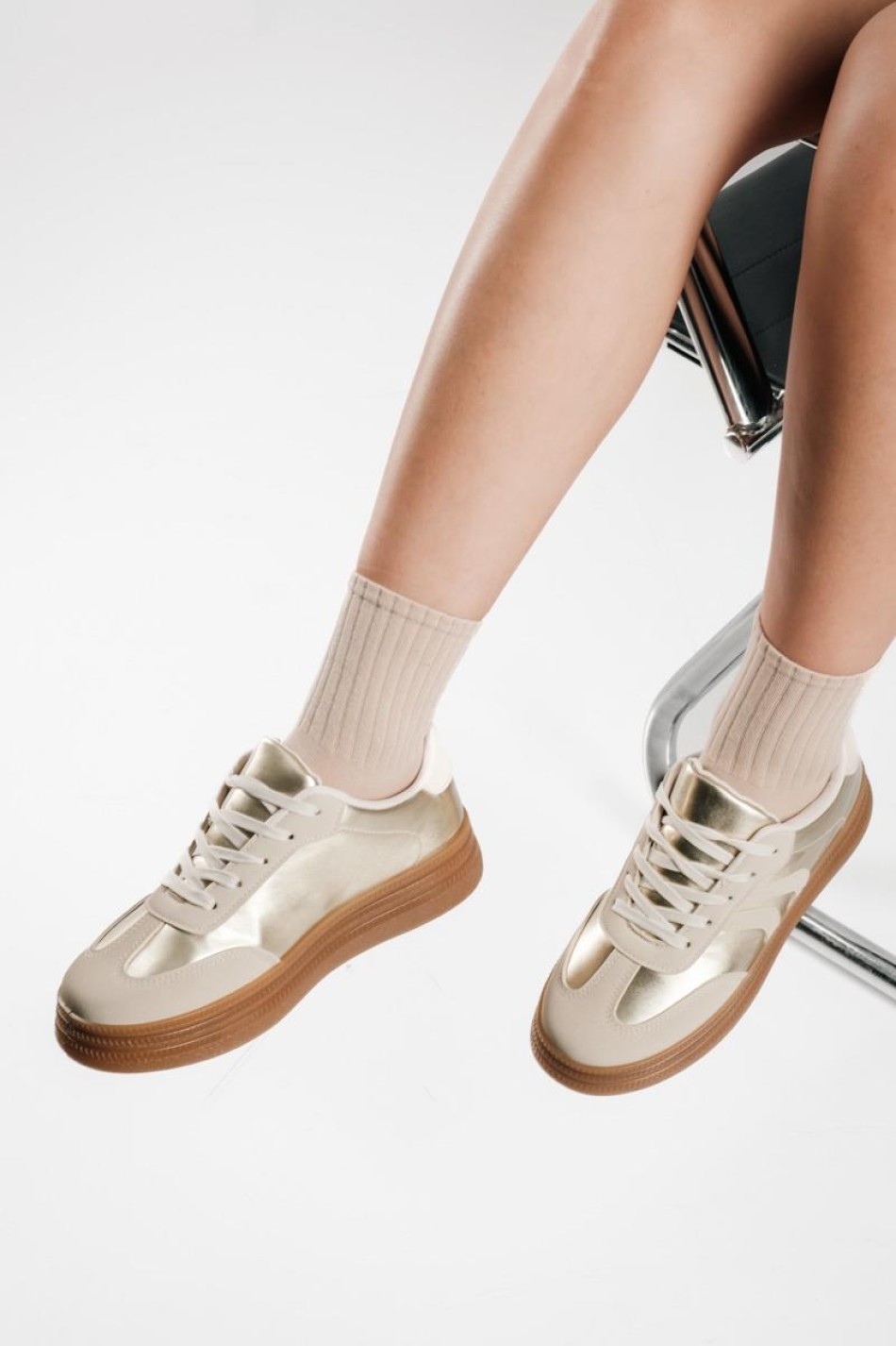 Retro sneakers σε μεταλλικές αποχρώσεις ΧΡΥΣΟ Retro sneakers σε μεταλλικές αποχρώσεις ΧΡΥΣΟ