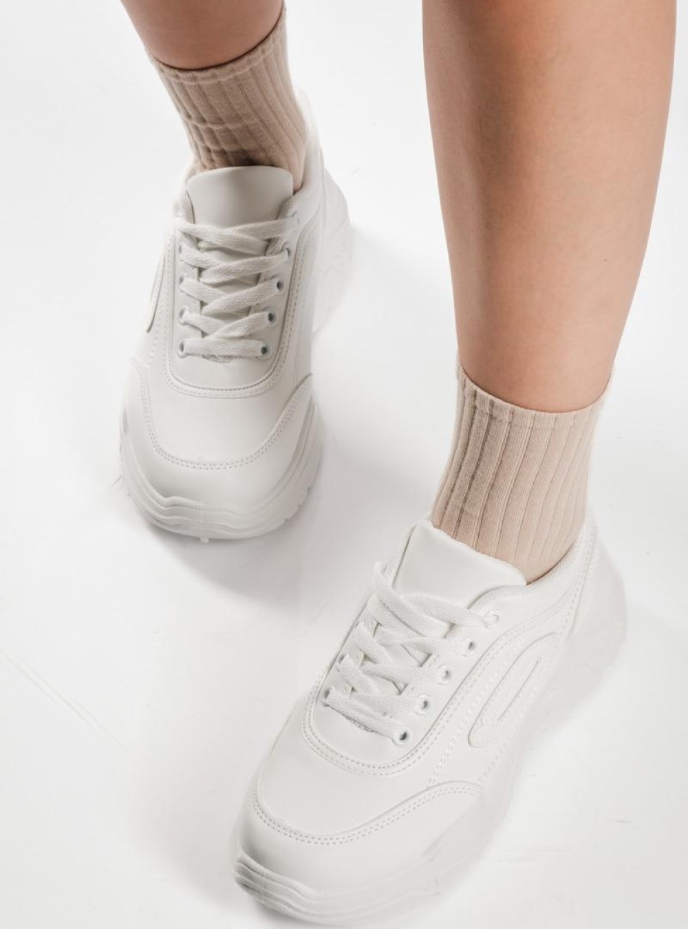 Chunky δίσολα sneakers σε basic γραμμή ΑΣΠΡΟ Chunky δίσολα sneakers σε basic γραμμή ΑΣΠΡΟ