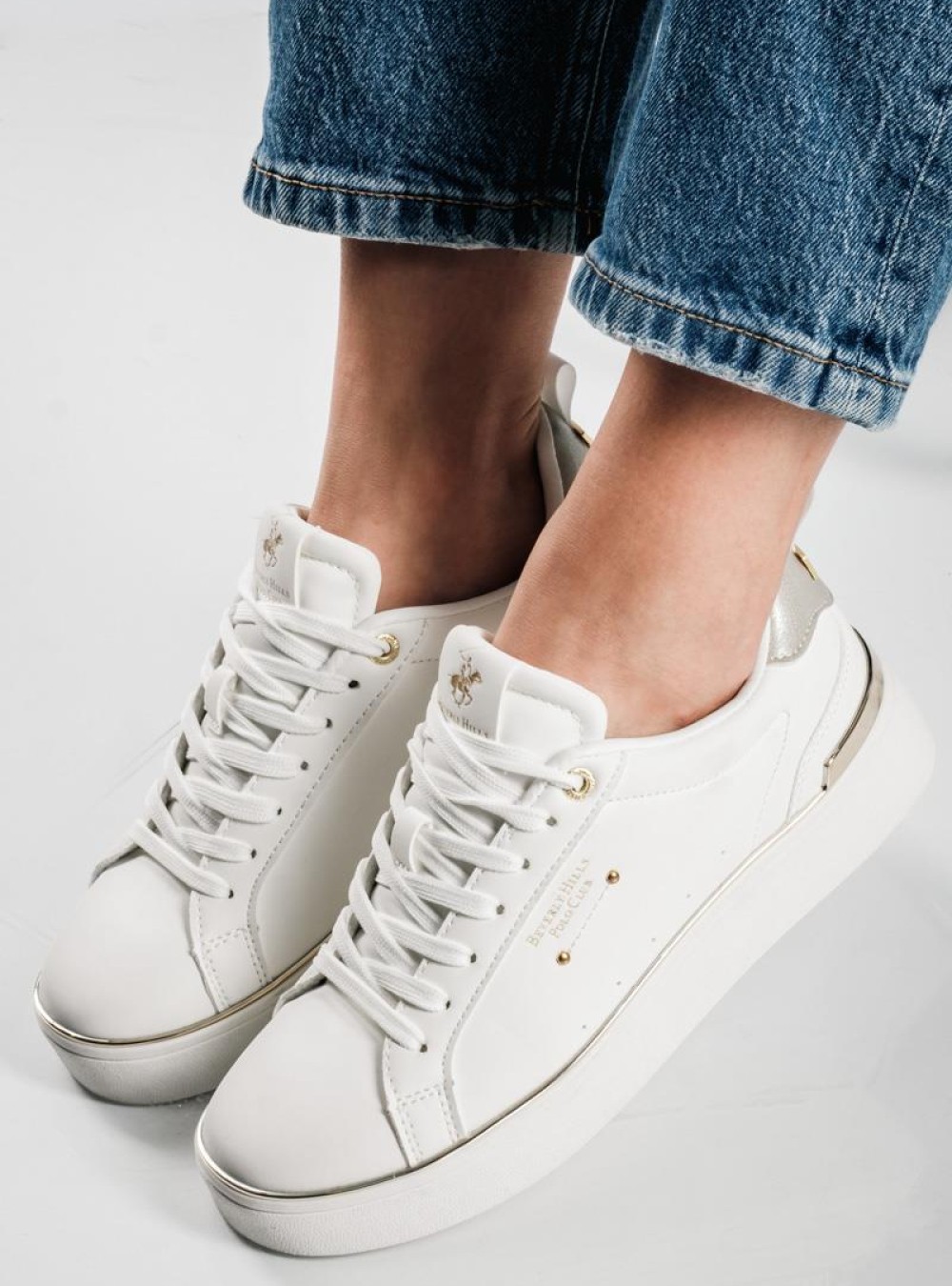 BEVERLY HILLS POLO CLUB γυναικεία sneakers με διακριτικές χρυσές λεπτομέρειες και minimal γραμμή ΑΣΠΡΟ BEVERLY HILLS POLO CLUB γυναικεία sneakers με διακριτικές χρυσές λεπτομέρειες και minimal γραμμή ΑΣΠΡΟ