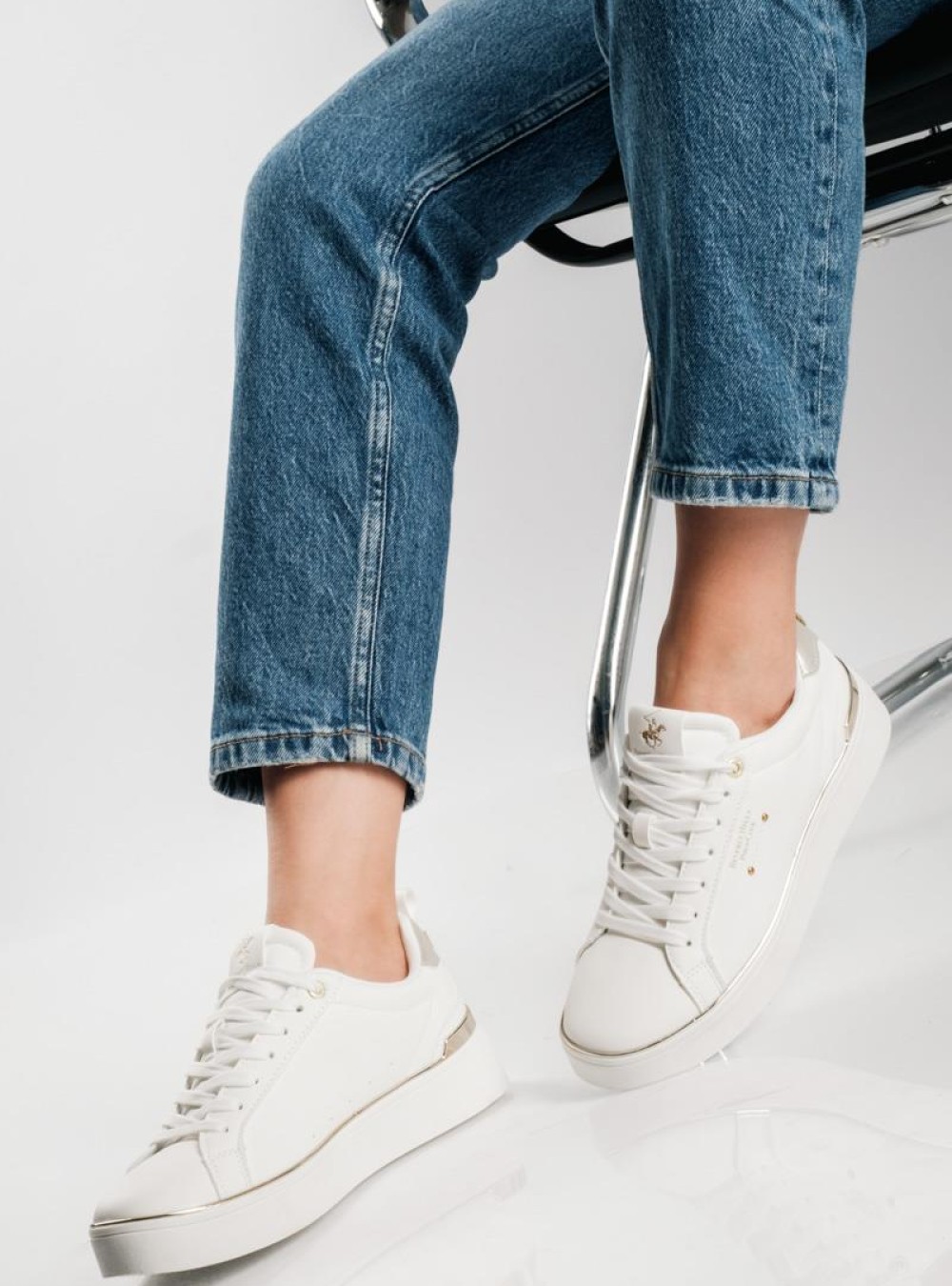 BEVERLY HILLS POLO CLUB γυναικεία sneakers με διακριτικές χρυσές λεπτομέρειες και minimal γραμμή ΑΣΠΡΟ BEVERLY HILLS POLO CLUB γυναικεία sneakers με διακριτικές χρυσές λεπτομέρειες και minimal γραμμή ΑΣΠΡΟ