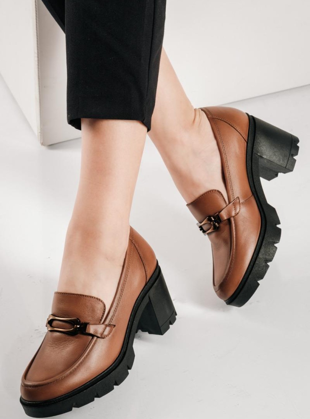 RAGAZZA δερμάτινο loafer με μεταλλική αγκράφα ΤΑΜΠΑ RAGAZZA δερμάτινο loafer με μεταλλική αγκράφα ΤΑΜΠΑ