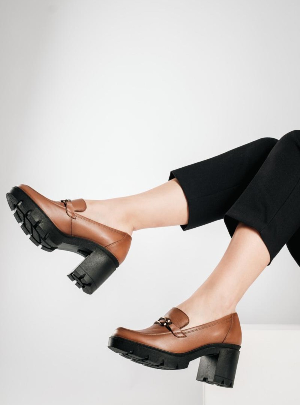 RAGAZZA δερμάτινο loafer με μεταλλική αγκράφα ΤΑΜΠΑ RAGAZZA δερμάτινο loafer με μεταλλική αγκράφα ΤΑΜΠΑ