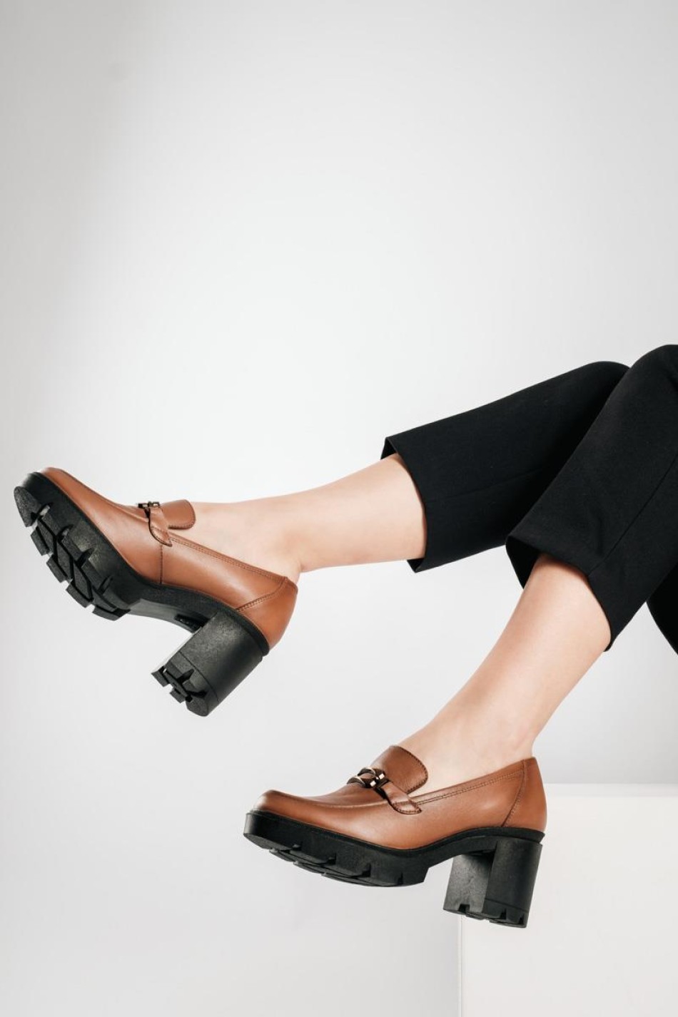 RAGAZZA δερμάτινο loafer με μεταλλική αγκράφα ΤΑΜΠΑ RAGAZZA δερμάτινο loafer με μεταλλική αγκράφα ΤΑΜΠΑ