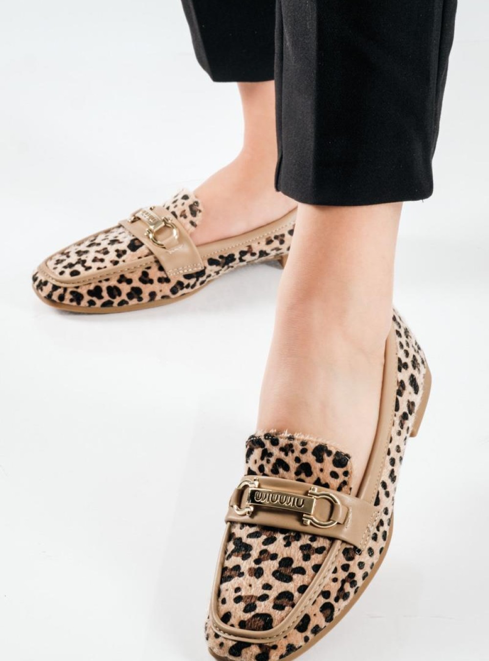 Loafers με Animal Print & Διακοσμητική Αγκράφα ΛΕΟΠΑΡ Loafers με Animal Print & Διακοσμητική Αγκράφα ΛΕΟΠΑΡ