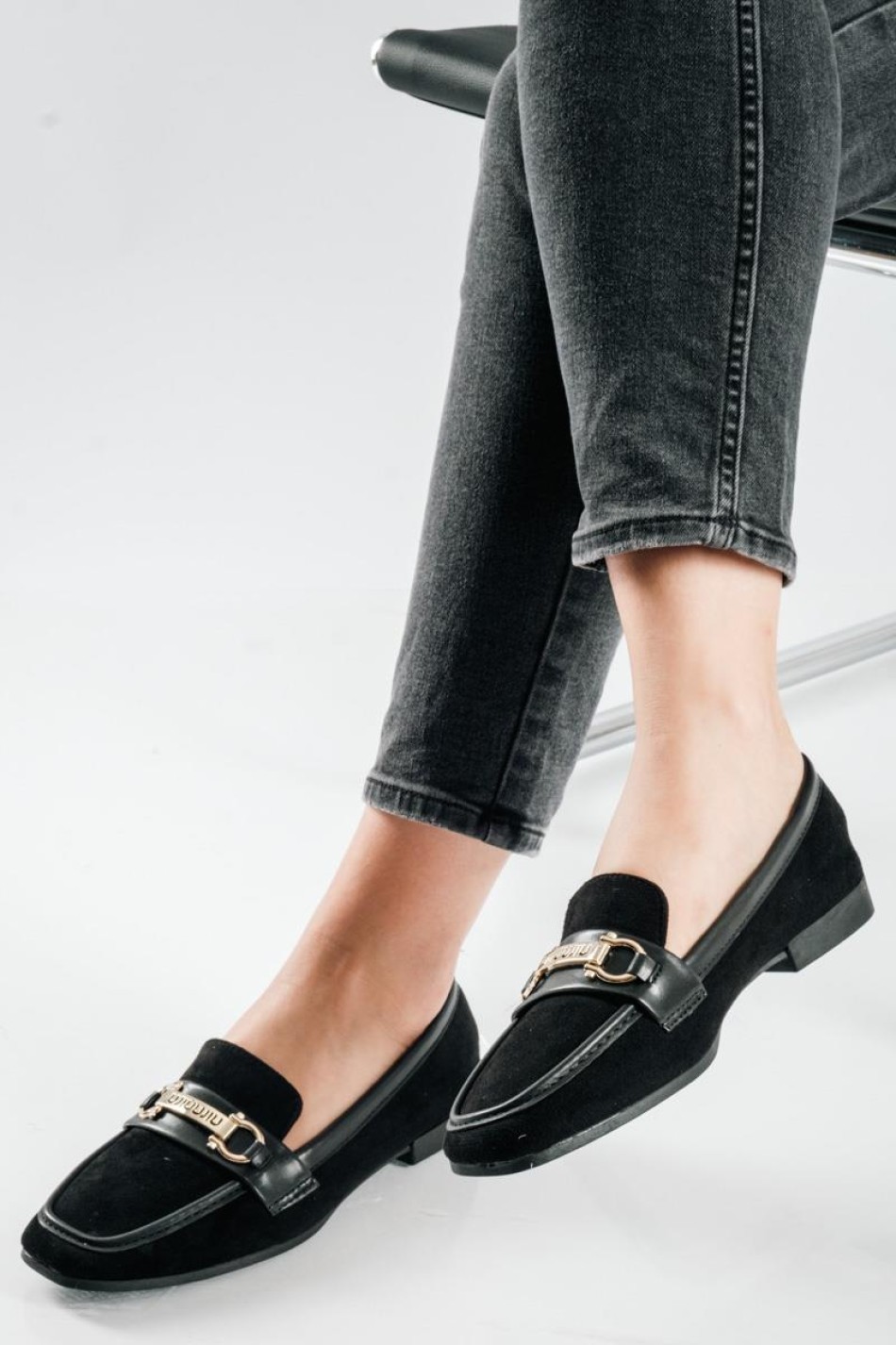 Suede Loafers με δερμάτινη φάσα και χρυσή αγκράφα ΜΑΥΡΟ