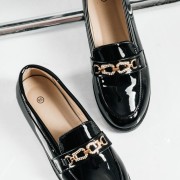 Λουστρίνι Loafers με διακοσμητική χρυσή αγκράφα στο επάνω μέρος ΜΑΥΡΟ Λουστρίνι Loafers με διακοσμητική χρυσή αγκράφα στο επάνω μέρος ΜΑΥΡΟ