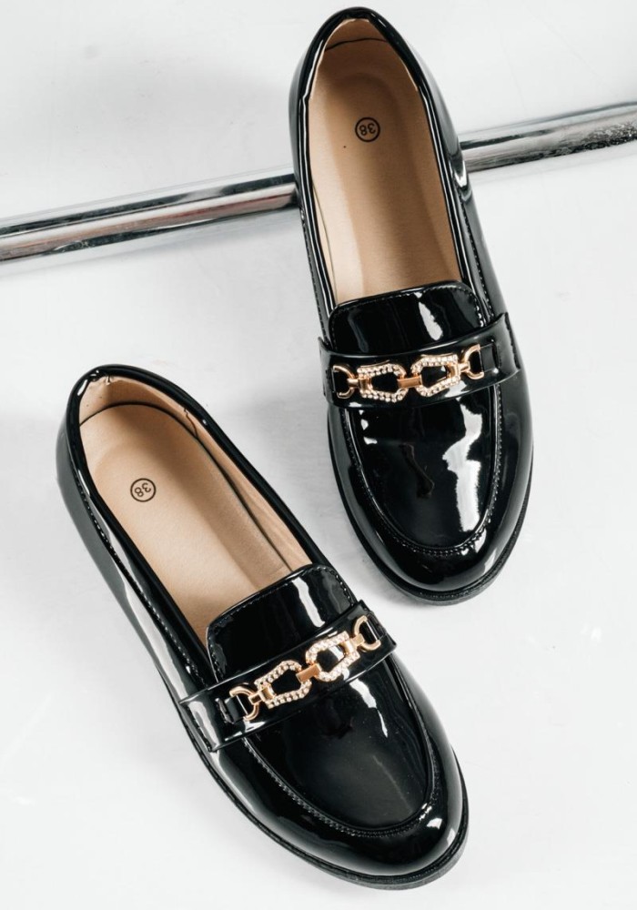 Λουστρίνι Loafers με διακοσμητική χρυσή αγκράφα στο επάνω μέρος ΜΑΥΡΟ