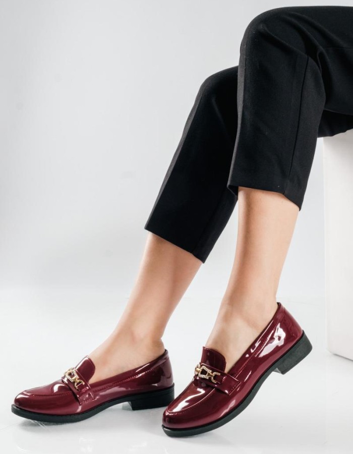 Λουστρίνι Loafers με διακοσμητική χρυσή αγκράφα στο επάνω μέρος ΜΠΟΡΝΤΩ