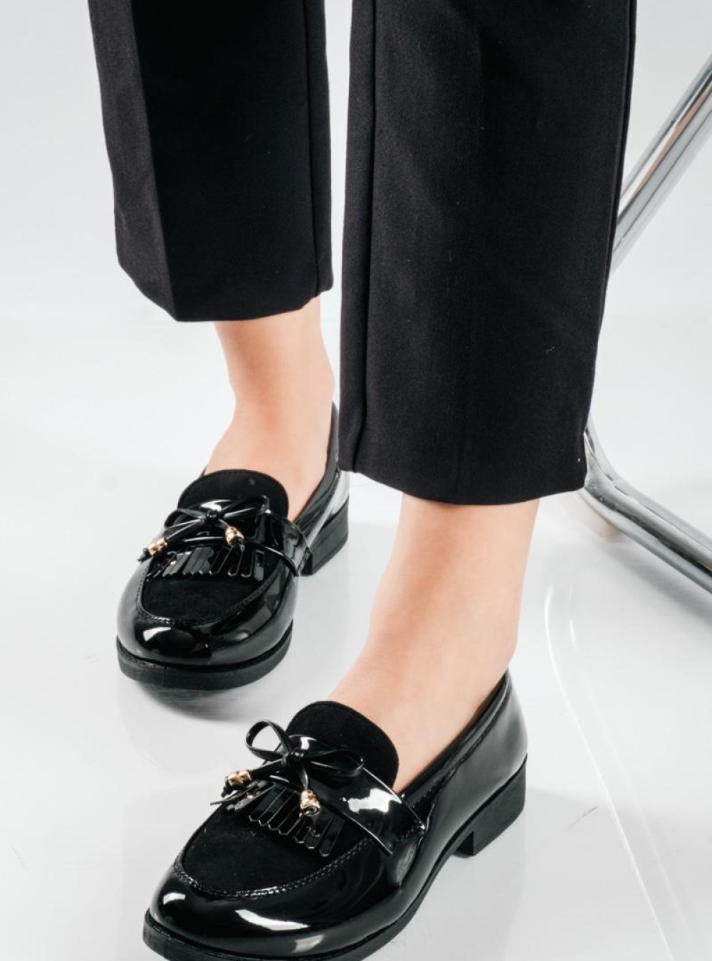 Λουστρίνι Loafers με Σουέτ Λεπτομέρεια και Φιόγκο ΜΑΥΡΟ