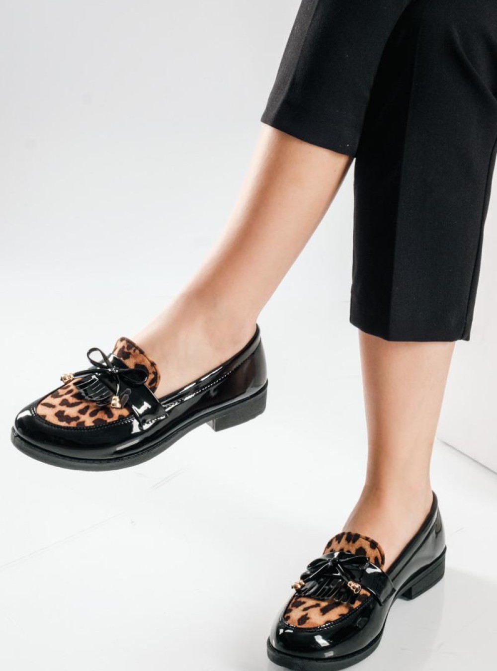 Λουστρίνι Loafers με λεοπάρ μοτίβο στο επάνω μέρος και φιόγκο ΛΕΟΠΑΡ Λουστρίνι Loafers με λεοπάρ μοτίβο στο επάνω μέρος και φιόγκο ΛΕΟΠΑΡ