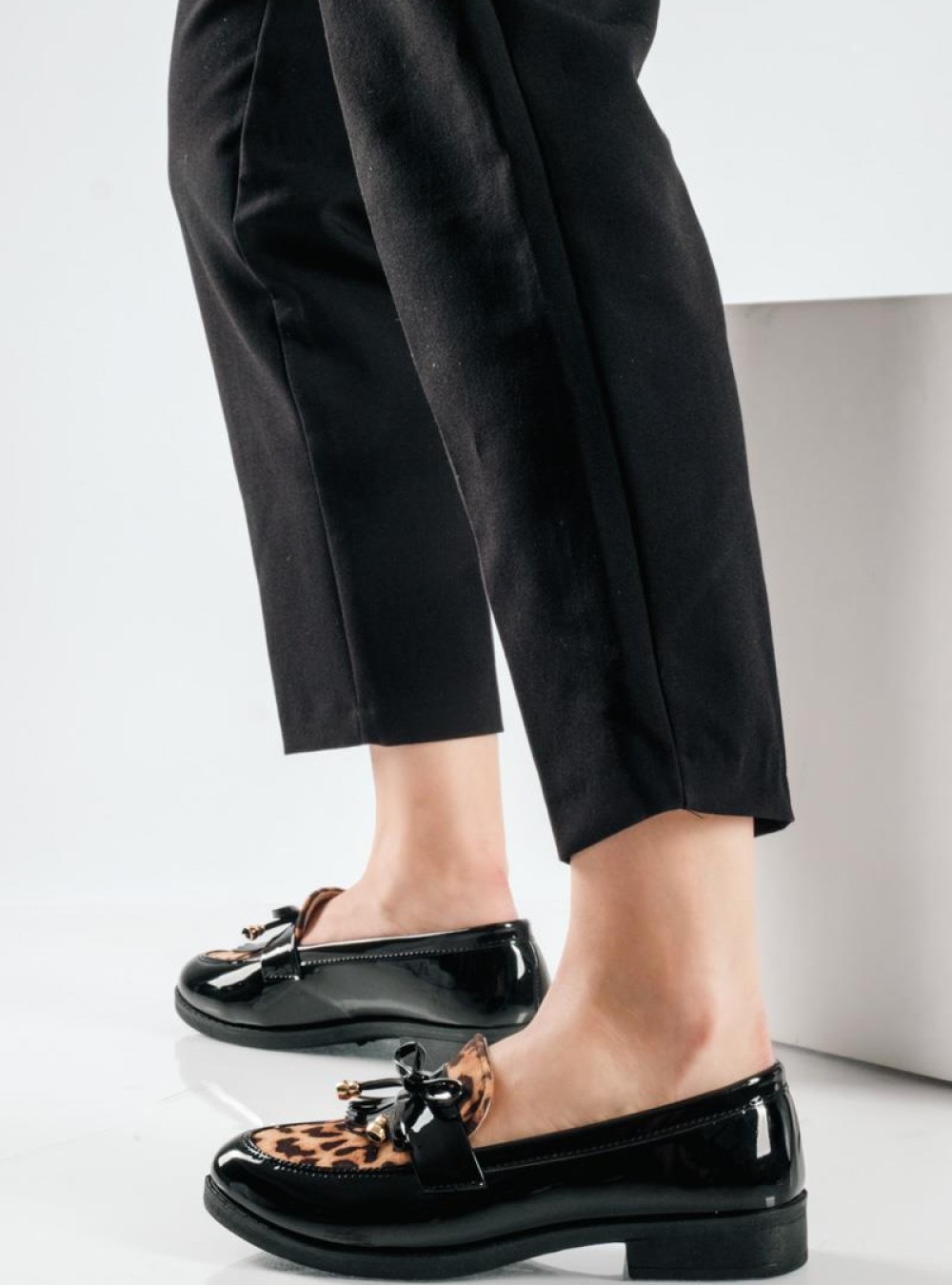 Λουστρίνι Loafers με λεοπάρ μοτίβο στο επάνω μέρος και φιόγκο ΛΕΟΠΑΡ Λουστρίνι Loafers με λεοπάρ μοτίβο στο επάνω μέρος και φιόγκο ΛΕΟΠΑΡ