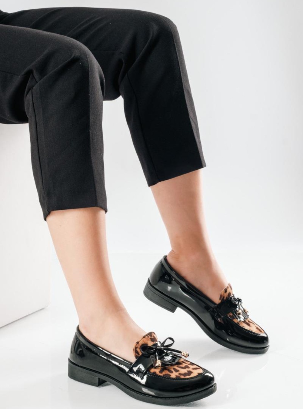 Λουστρίνι Loafers με λεοπάρ μοτίβο στο επάνω μέρος και φιόγκο ΛΕΟΠΑΡ Λουστρίνι Loafers με λεοπάρ μοτίβο στο επάνω μέρος και φιόγκο ΛΕΟΠΑΡ